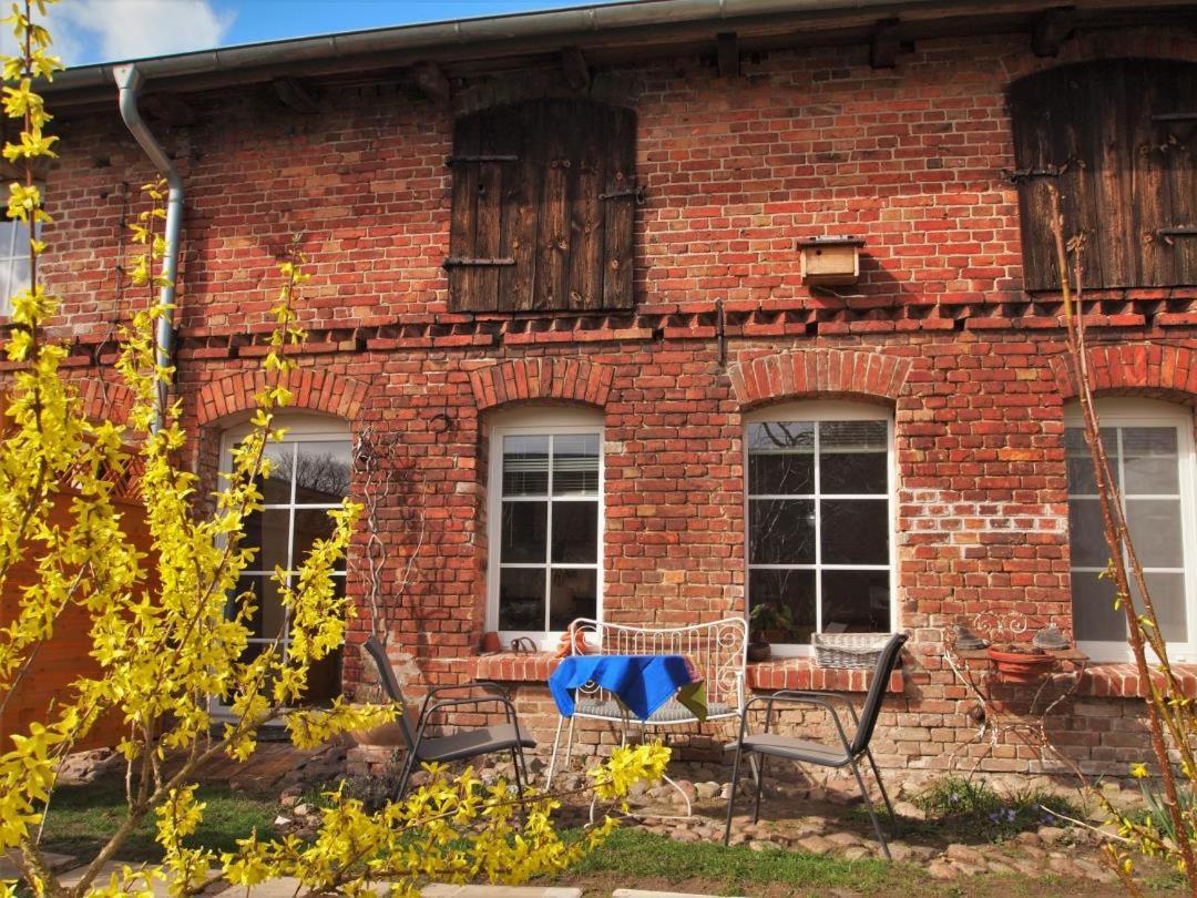 Neu Fewo Im Bauernhaus Mit Idyllischem Innenhof Und Naturgarten Mesekenhagen Luaran gambar