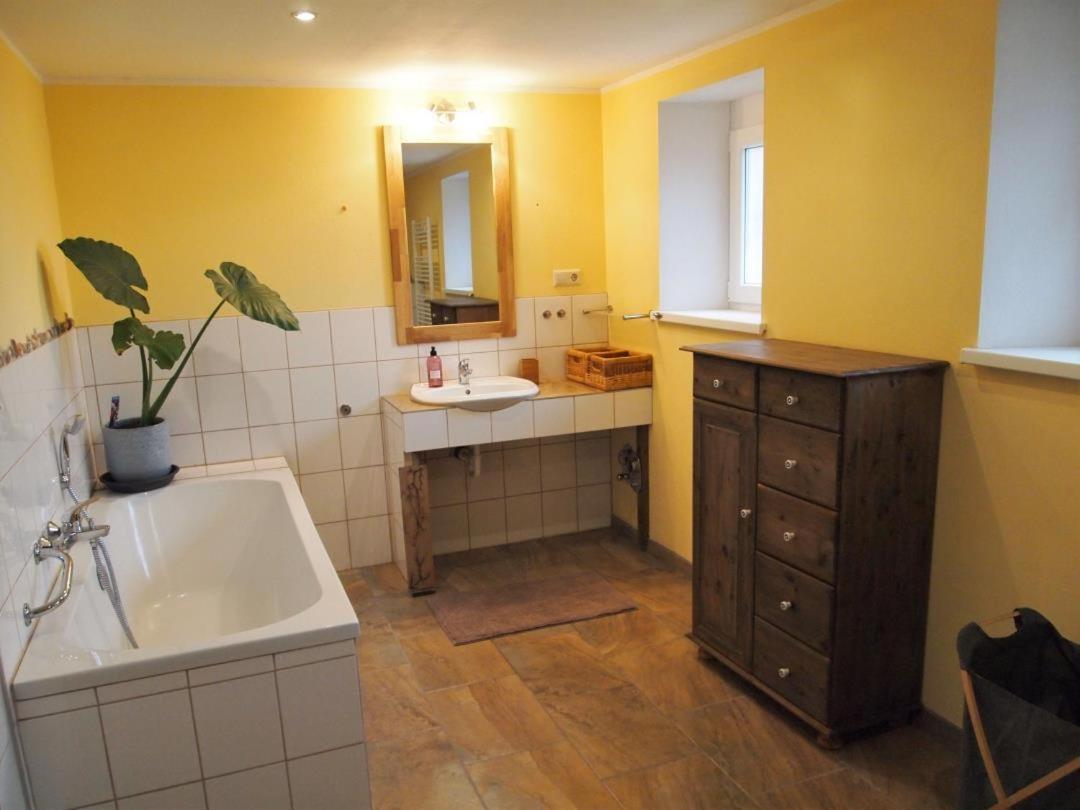 Neu Fewo Im Bauernhaus Mit Idyllischem Innenhof Und Naturgarten Mesekenhagen Luaran gambar