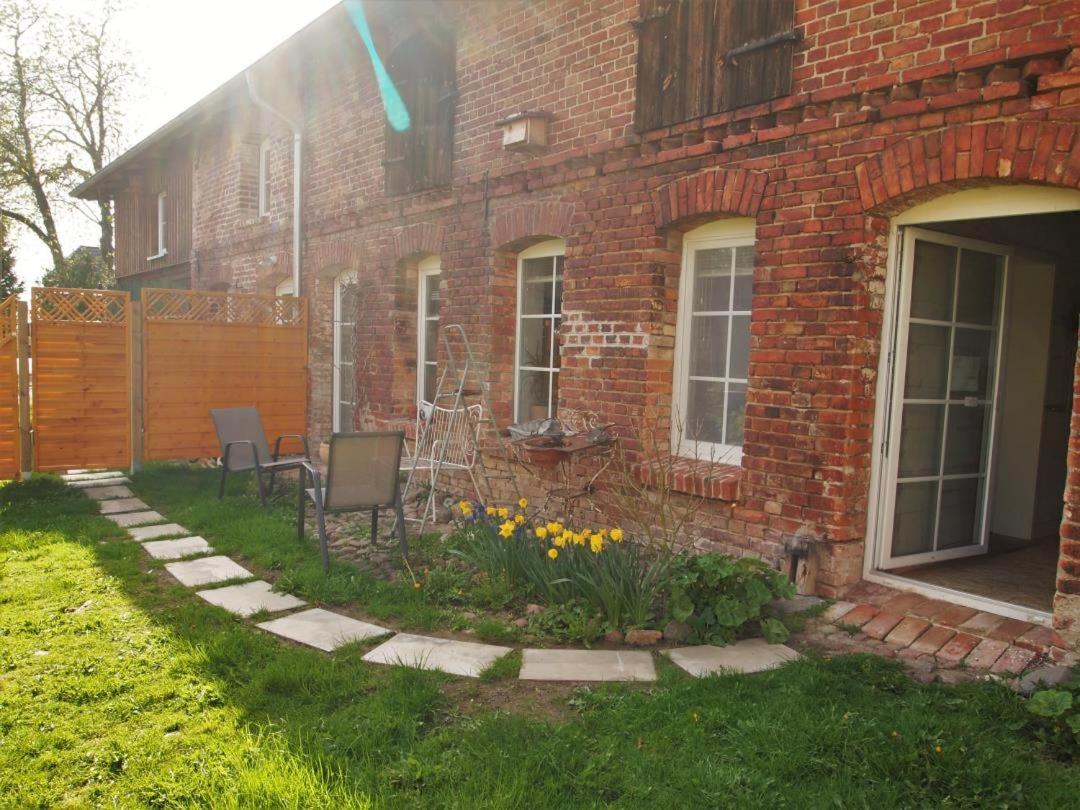 Neu Fewo Im Bauernhaus Mit Idyllischem Innenhof Und Naturgarten Mesekenhagen Luaran gambar