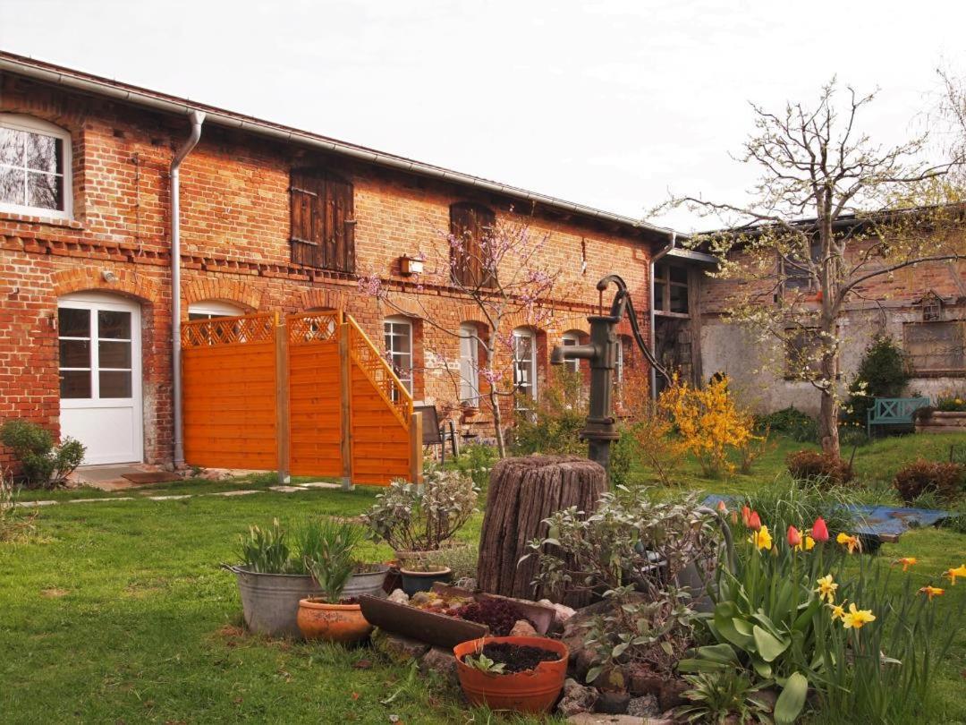 Neu Fewo Im Bauernhaus Mit Idyllischem Innenhof Und Naturgarten Mesekenhagen Luaran gambar